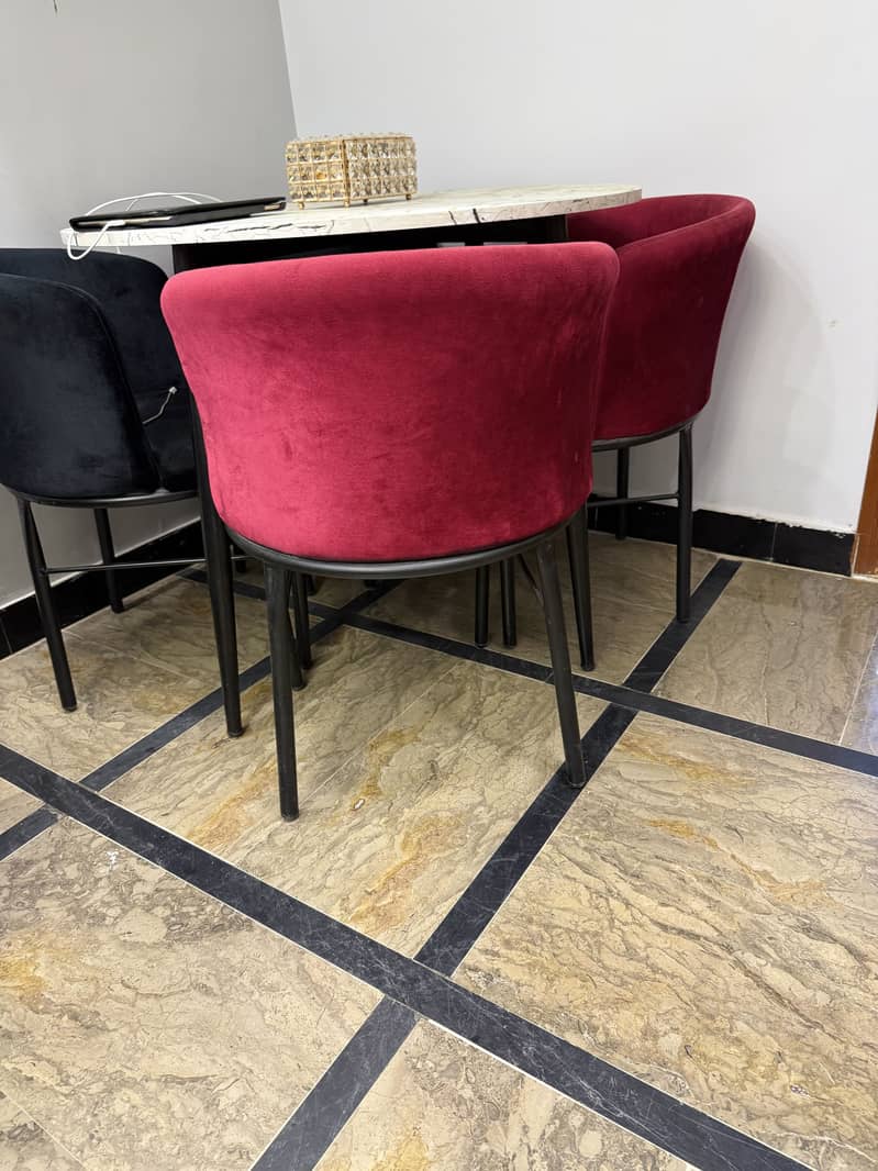 4 seater dining table 0