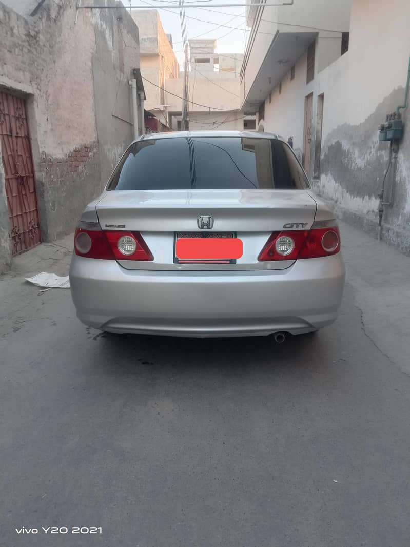 گاڑی نیو حالت میں ہے ۔ اس میں کسی قسم کا کام نہیں ہونے والا 1