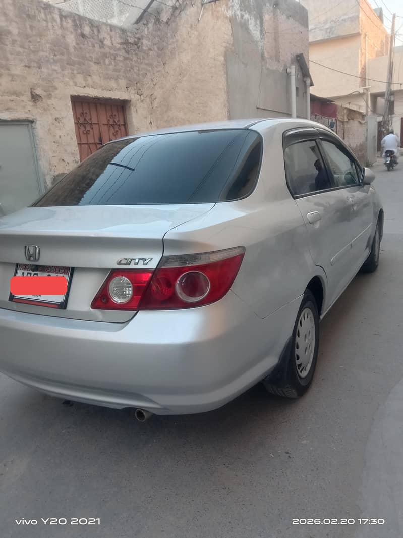 گاڑی نیو حالت میں ہے ۔ اس میں کسی قسم کا کام نہیں ہونے والا 2