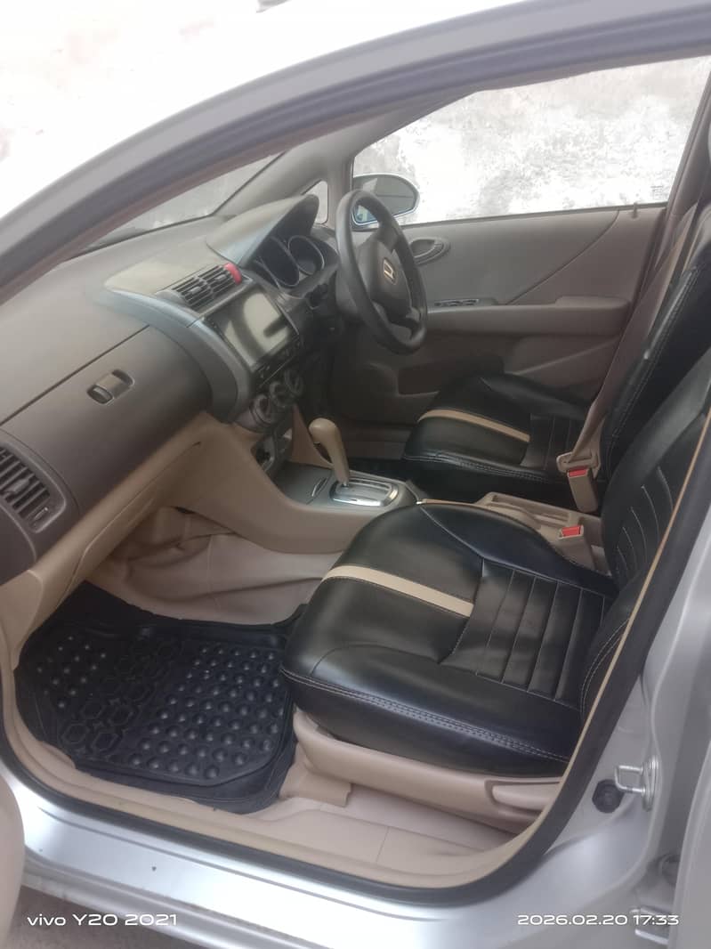 گاڑی نیو حالت میں ہے ۔ اس میں کسی قسم کا کام نہیں ہونے والا 4