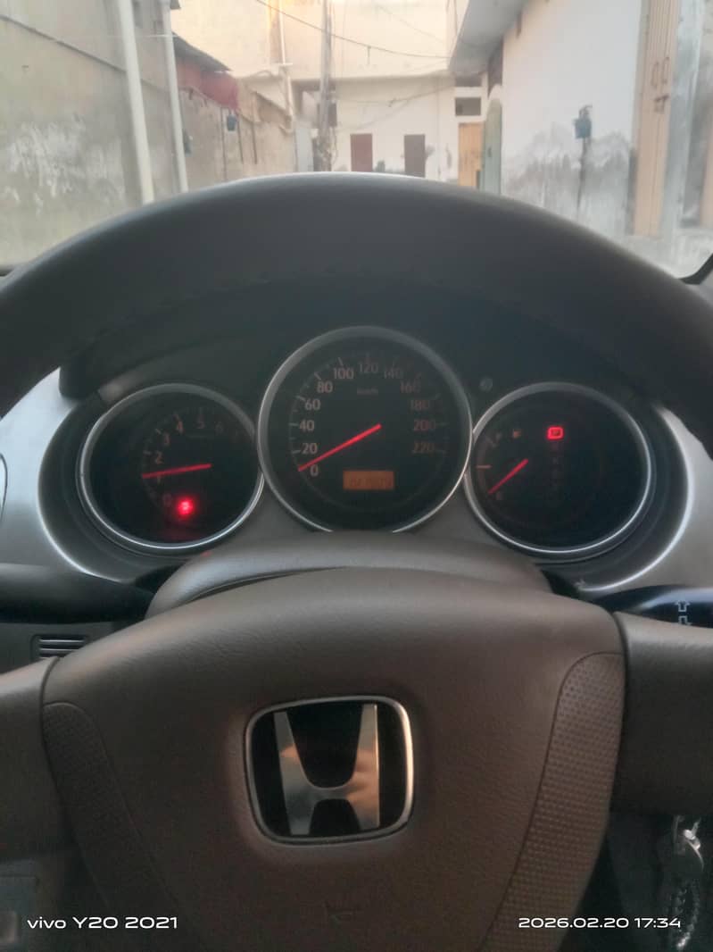 گاڑی نیو حالت میں ہے ۔ اس میں کسی قسم کا کام نہیں ہونے والا 5