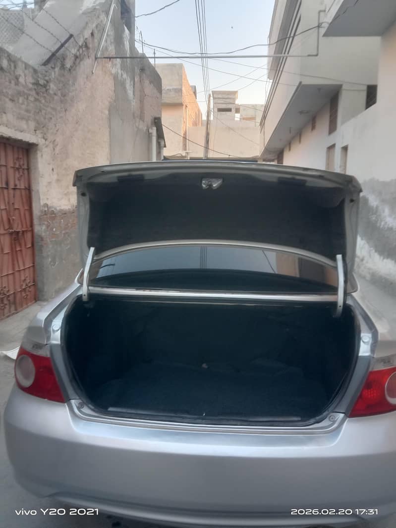 گاڑی نیو حالت میں ہے ۔ اس میں کسی قسم کا کام نہیں ہونے والا 6