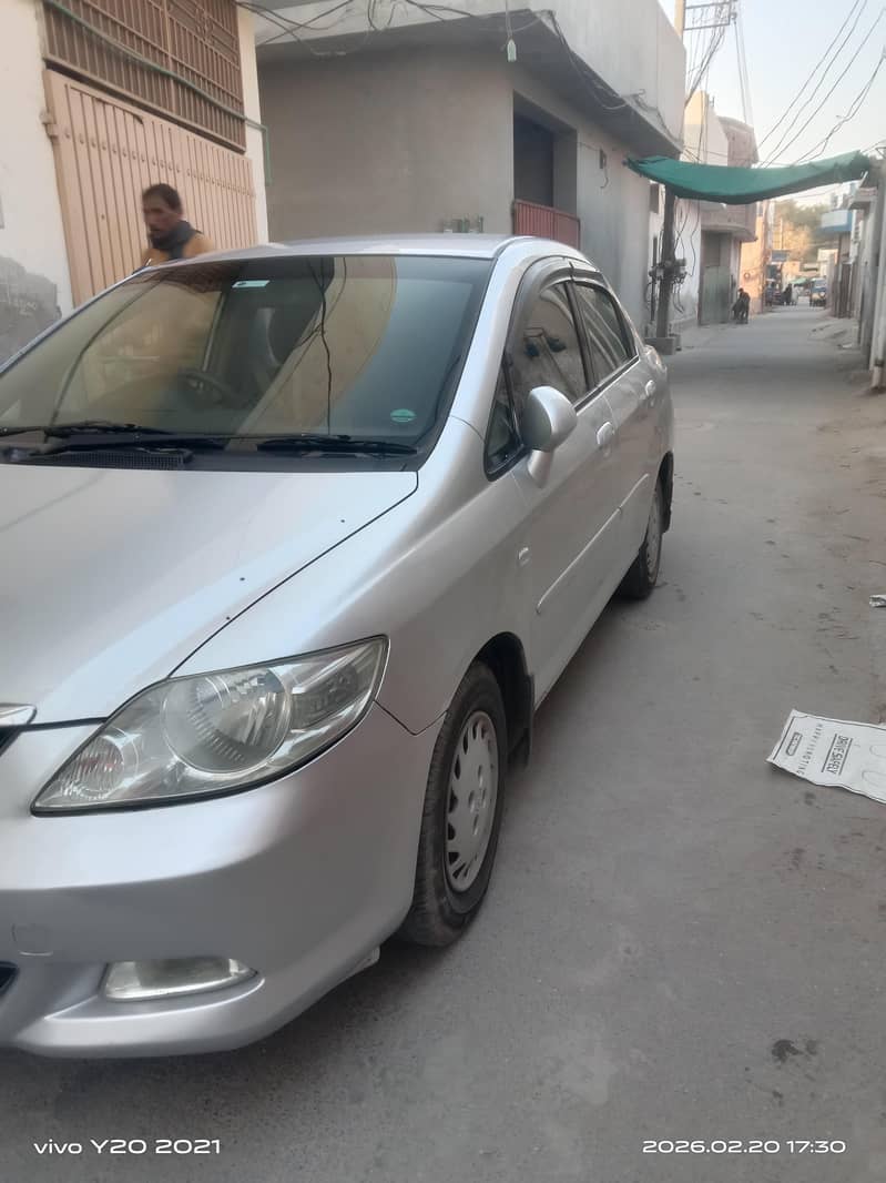 گاڑی نیو حالت میں ہے ۔ اس میں کسی قسم کا کام نہیں ہونے والا 10