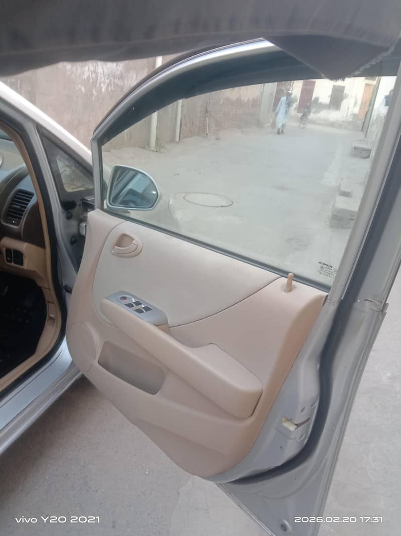 گاڑی نیو حالت میں ہے ۔ اس میں کسی قسم کا کام نہیں ہونے والا 11