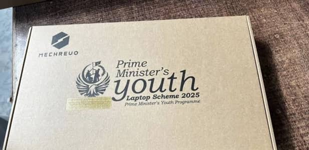 AMD Ryzen 5 7430U processor, 8GB DDR4 RAM, and 256GB SSD,