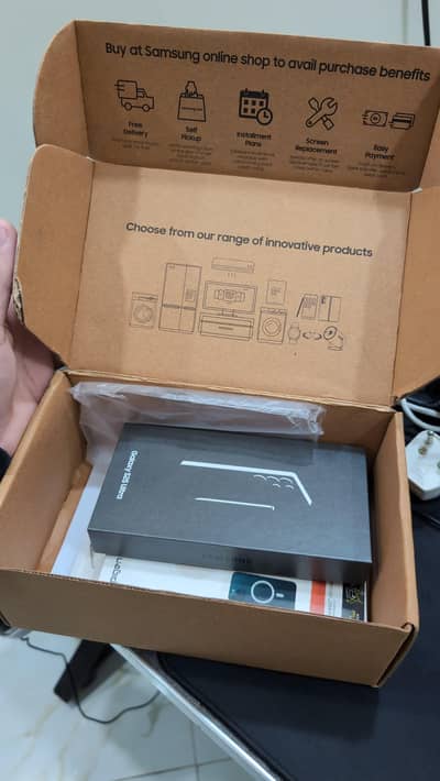 Samsung Galaxy S25 Ultra 256Gb Non PTA Complete Box.
