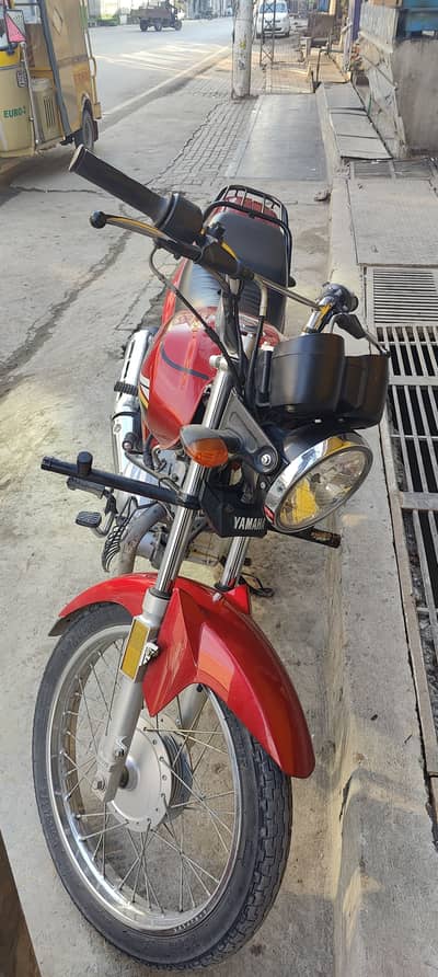 Yamaha yb125z red color 2022 model