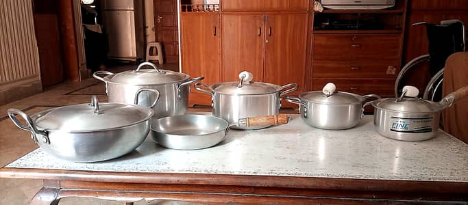 7-Piece Aluminum Cooking Pots Set – Excellent Condition