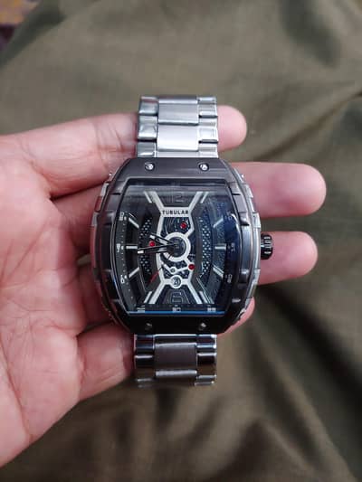 Tubular stylish watch