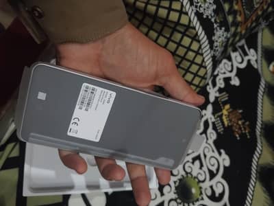 Y400 8+256 bilqul new hai