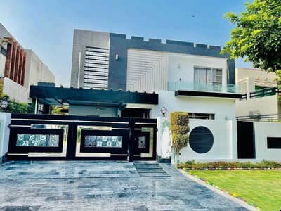 PHASE 6 1-KANAL BRAND NEW FULLY MAINTAINED BUNGALOW IS AVAILABLE FOR SALE.