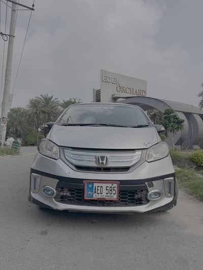 Honda freed 12/17 excellent condition full option