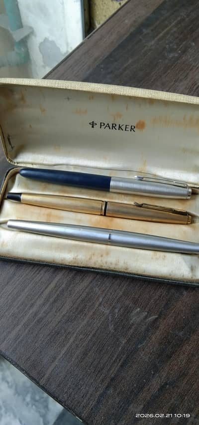 PARKER 21 AND SHAEFFER PEN