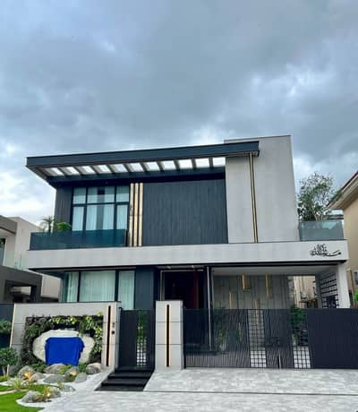 PHASE 6 1-KANAL BRAND NEW FULLY MAINTAINED BUNGALOW IS AVAILABLE FOR SALE.