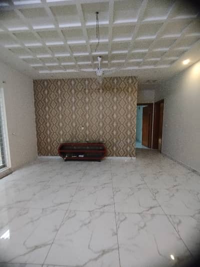 1 Kanal Lower Floor Available For Rent Near All Facilities