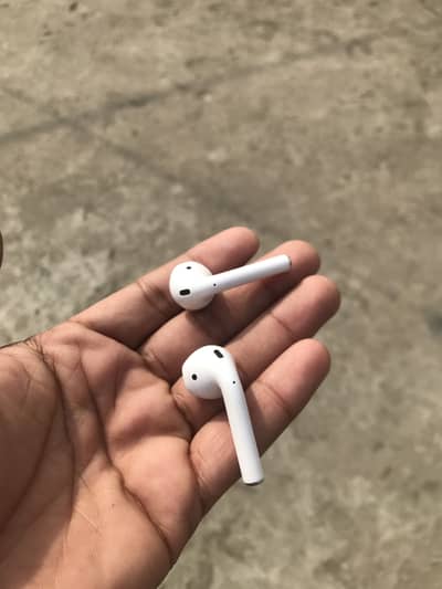 Apple AirPods 2 (1st Generation) – 8/10 Condition – All OK