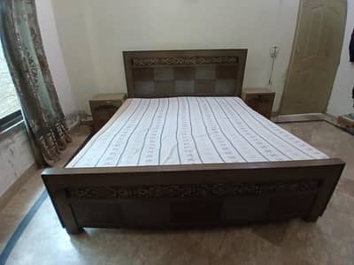 bed side tables with metress