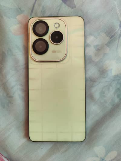 Infinix hot 40 8+8 ram 256 gb memory Rs 28000