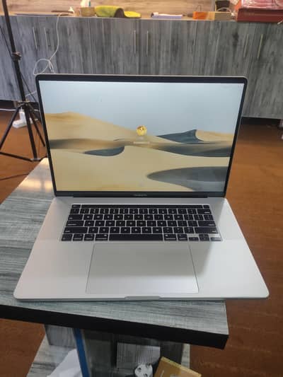 MacBook pro core i7 16gb ram 512 SSD 16inch 4GB graphic 2019