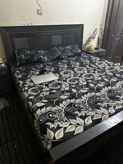 King Bed Set with 2 side tables and make-up table with mirror