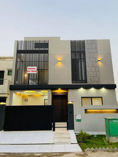 5 MARLA LUXURIOUS HOUSE FOR SALE AT PRIME LOCATION OF BAHRIA TOWN