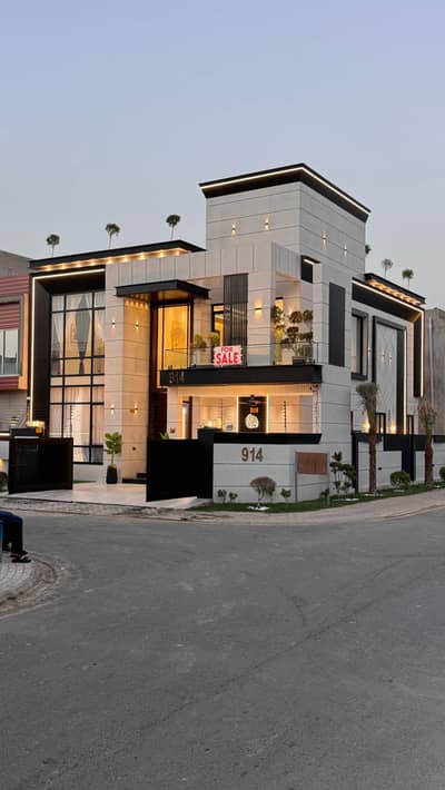 10 MARLA HOUSE FOR SALE AT HOT LOCATION OF BAHRIA TOWN