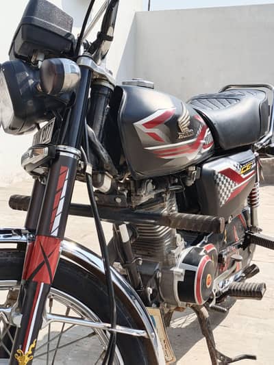 Honda CG125 Black 2024