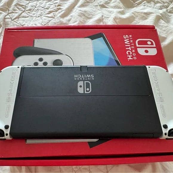 Nintendo Switch OLED White 2