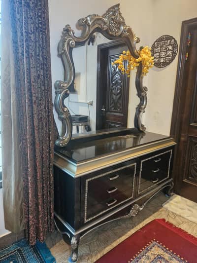 Pure Wood Used Royal Style Dressing Table For Sale