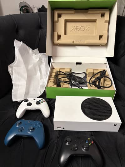 Xbox Series S with 3 controllers, box, cables