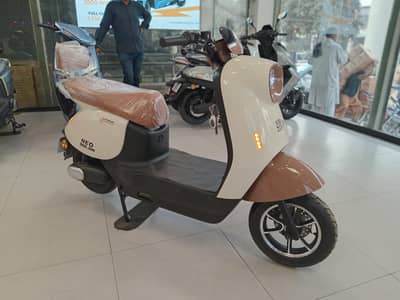 Hi Speed RM-i300 NEO Electric Scooty/EV Scooter