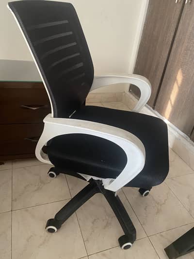 Office/computer chair white and black color