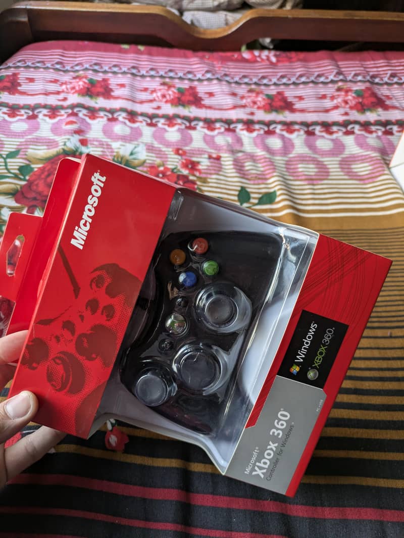 Xbox 360 black controller 1