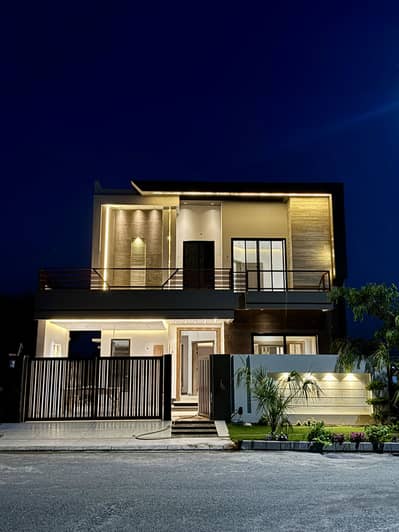 10 Marla Brand New Luxury House Ready To Move Available For Sale