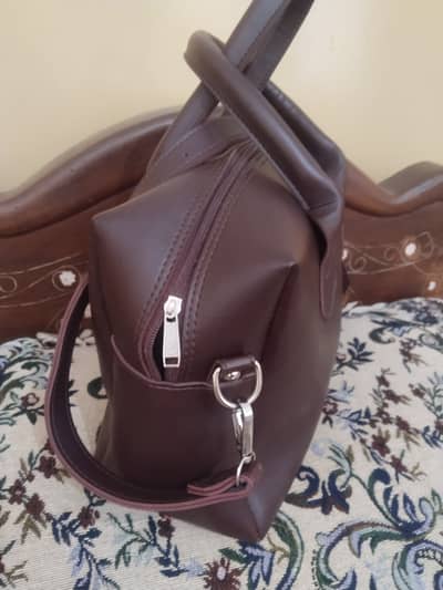 RTW branded bags ,used only few days. Colour maroon