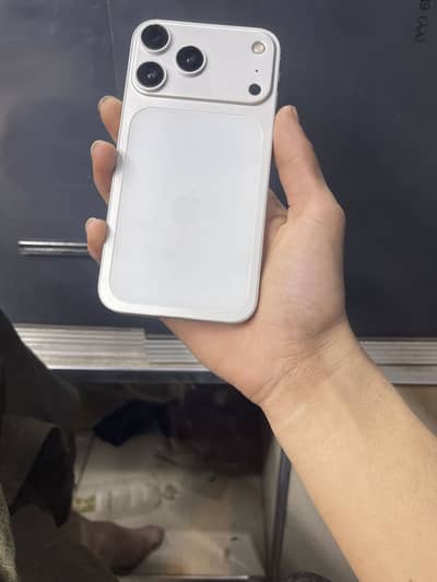 iPhone XR into 17pro