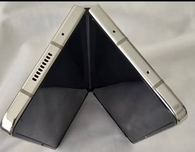 Samsung Z Fold 5, 512GB, Non-PTA, Sim time 4 month