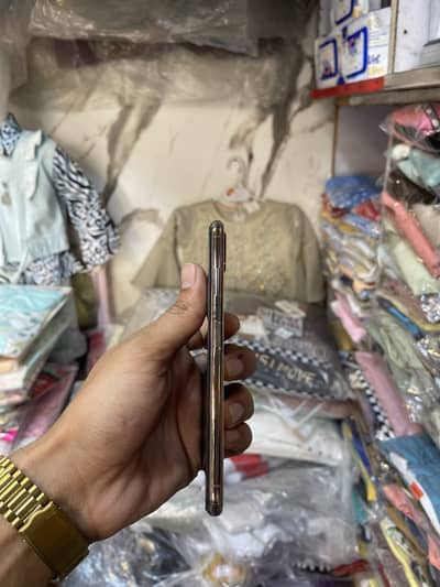 iPhone XS Max golden colour  battery health 79 water pack your tight