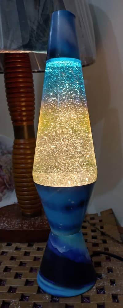 glitter motion lamp