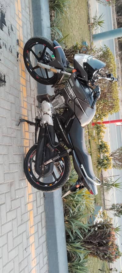 YAMAHA YBR Model 2015 Total Genion Condition Grey Color Available