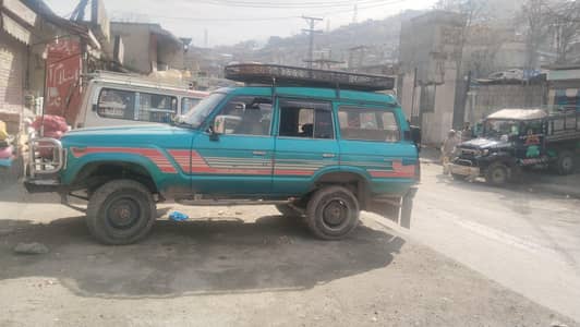 گاڑی لینڈ کروزر اولڈ ماڈل