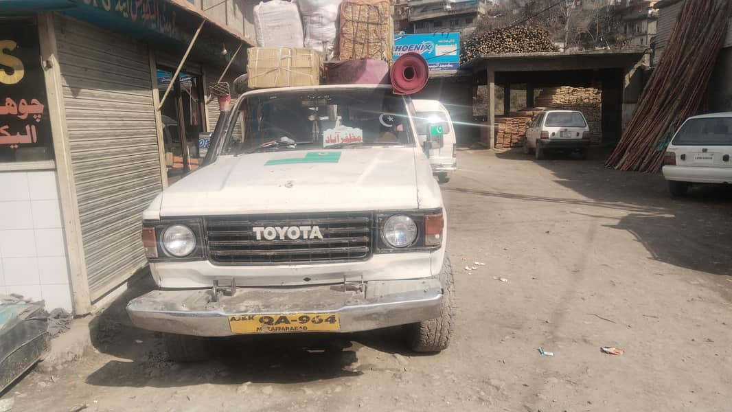 گاڑی لینڈ کروزر اولڈ ماڈل 1