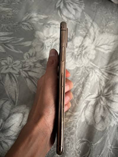 Selling my phoe price will be negotiable