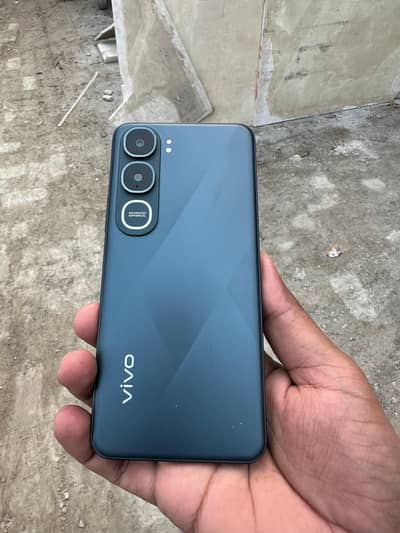 vivo y21D 4 128 box charger sat ha warranty 10 months ke ha
