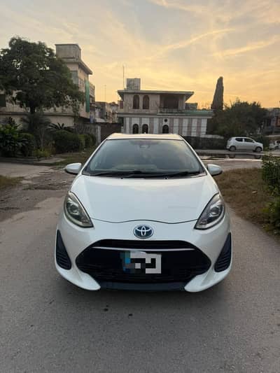 Toyota Aqua 1.5 Full option 4 Grade Islamabad Reg Orignal Car for Sale