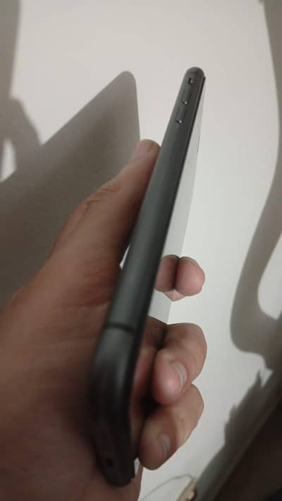 iPhone 11 (Factory Unlocked)