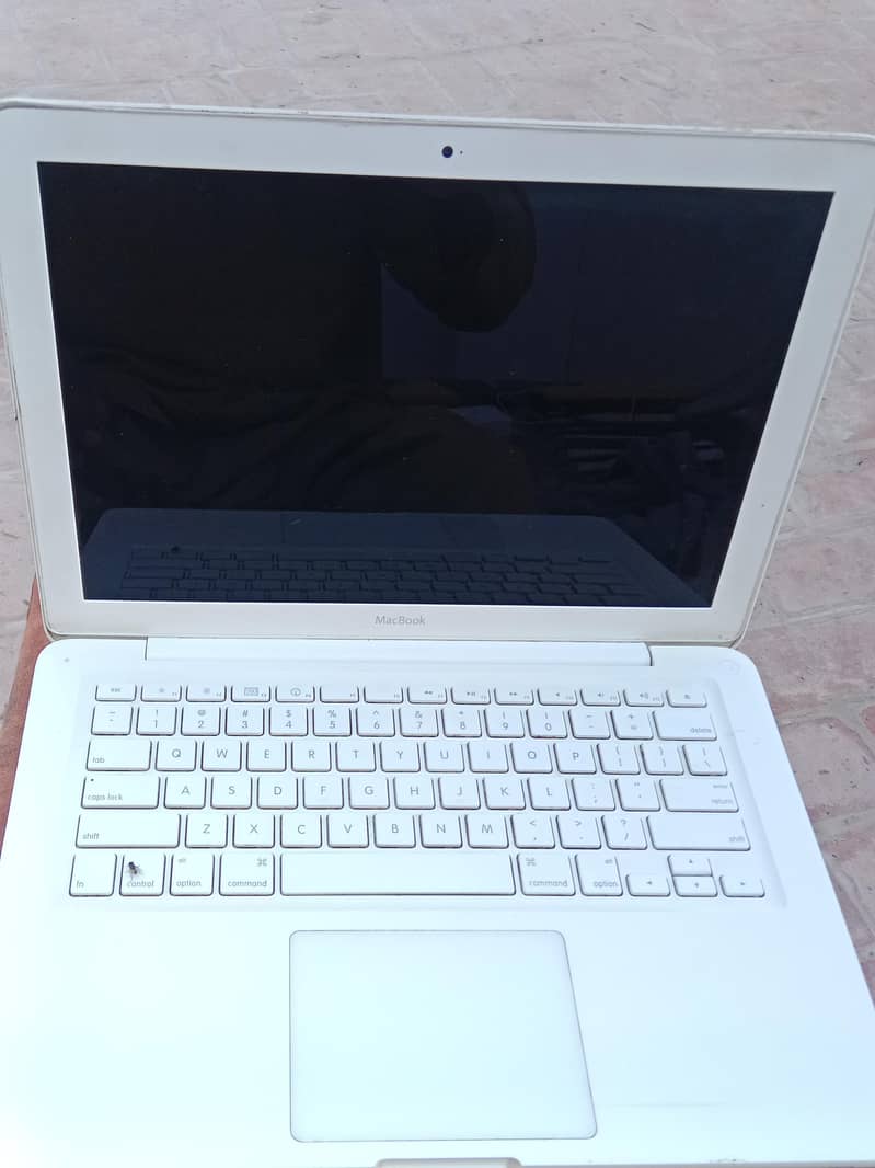 Apple MacBook 0