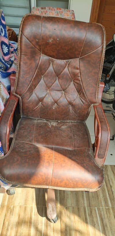 Excutive office chair achii condition