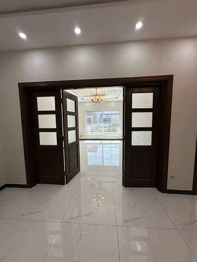 BEAUTIFUL LOCATION & BEAUTIFUL HOUSE AVAILABLE FOR SALE G-13/4 Islamabad