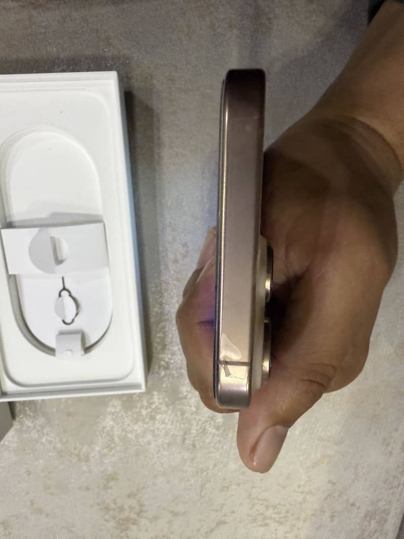 Iphone 16 pro max desert titnum 1